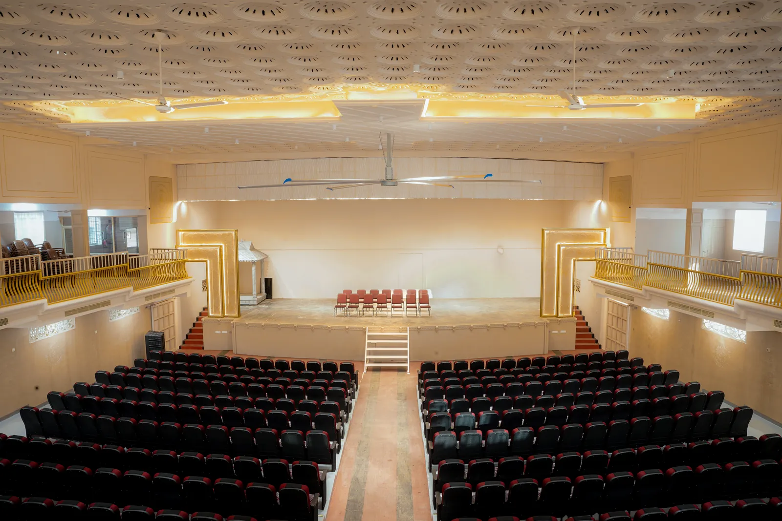 Spacious elegant stage at BB Auditorium (1 of 4)
